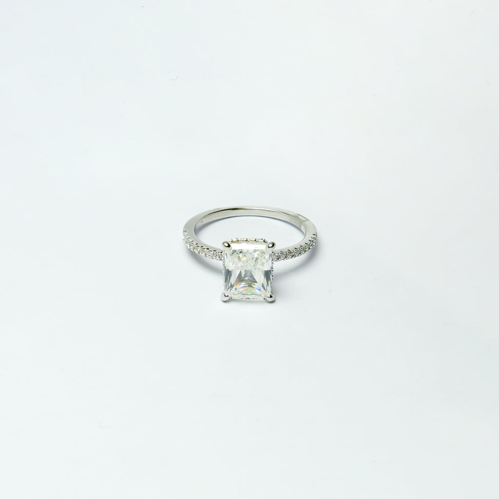 Sparkling Emerald SIlver Ring