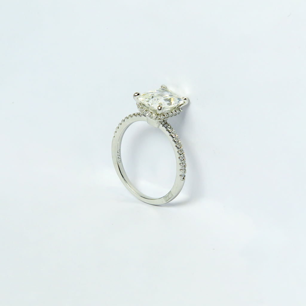 Sparkling Emerald SIlver Ring